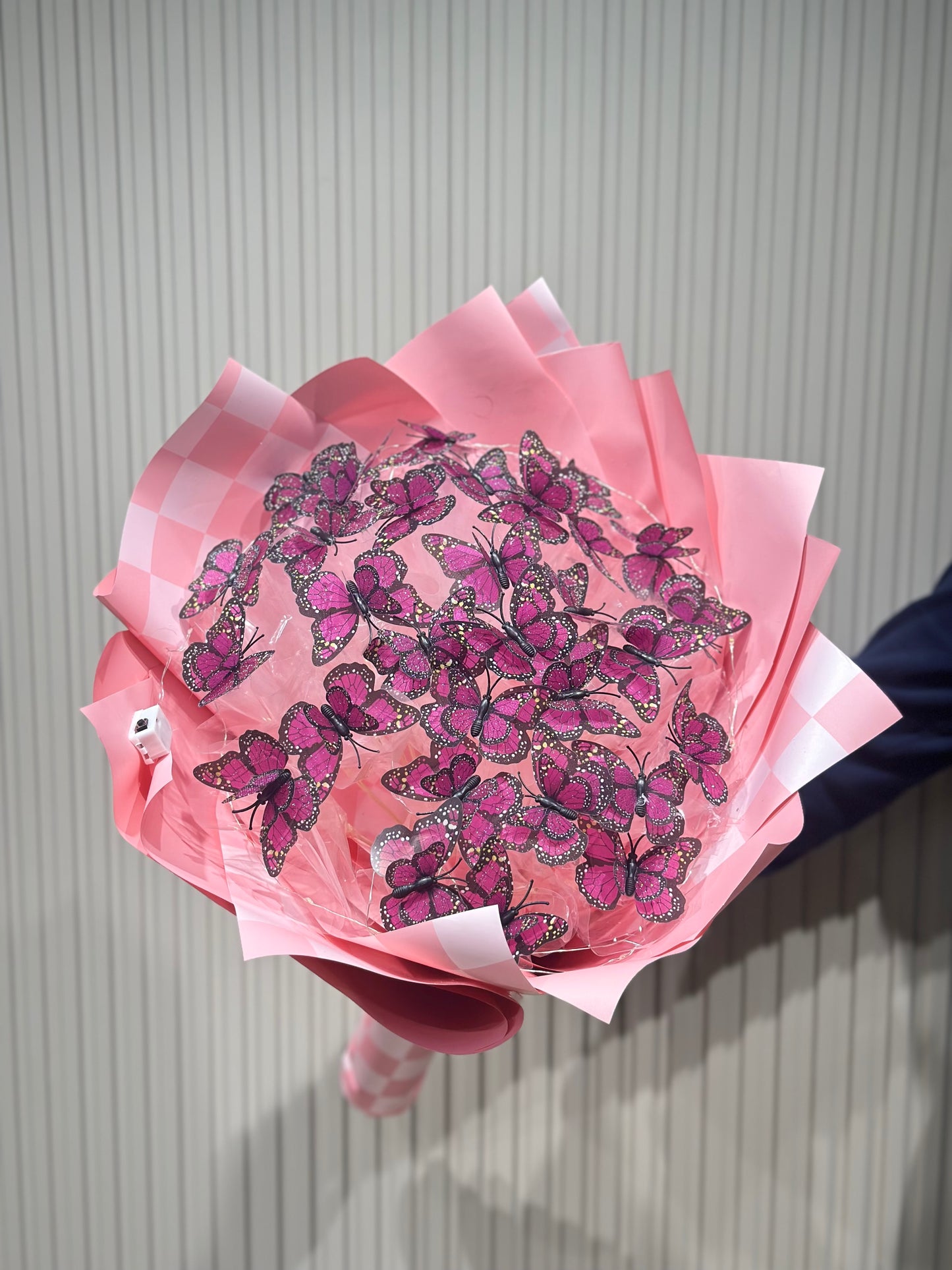 Pembe Çift Kanatlı Işıklı Kelebek Buketi | 35 Adet LED Işıklı Kelebek Tasarımı 💗🦋