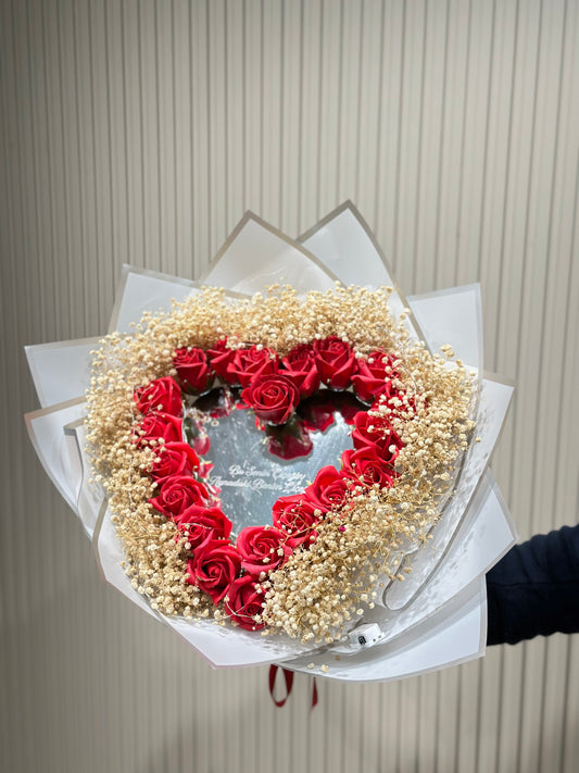 Kalp Formlu Kırmızı Gül Ayna Buketi