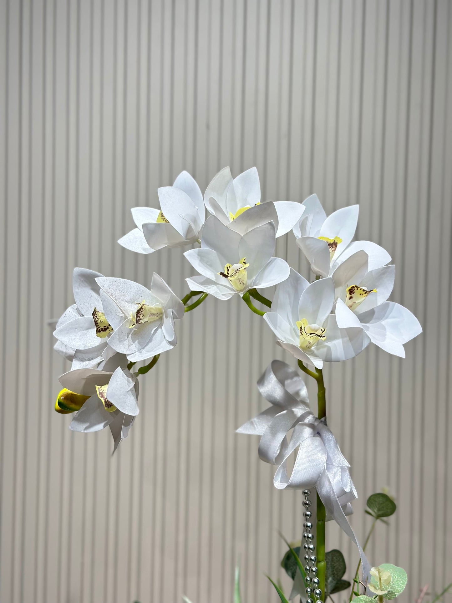 Tek Dal Pembe Orkide | 1. Kalite İthal Islak Dokulu Seramik Vazoda Yapay Aranjman 🌸