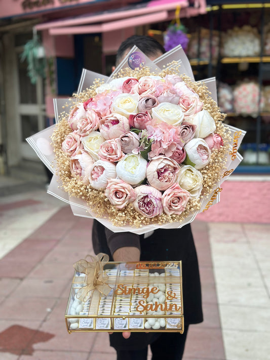 Şampanya Tonlarında Şakayık & Gül Buketi ve Çikolata Seti