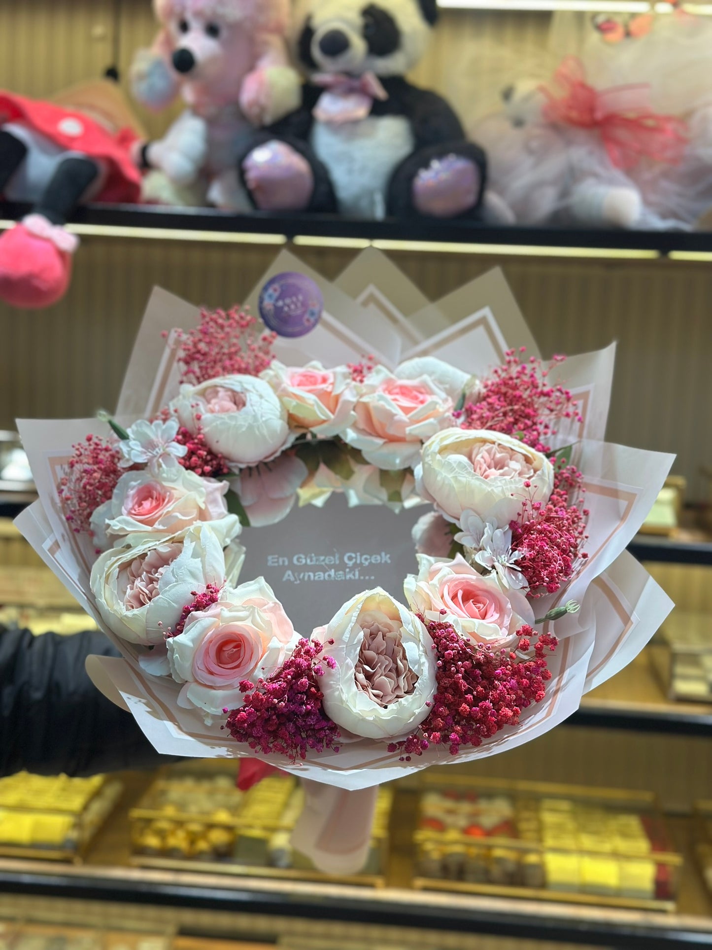 Aynalı Pembe Şakayık ve Gül Buketi – Özel Günler İçin Zarif Tasarım