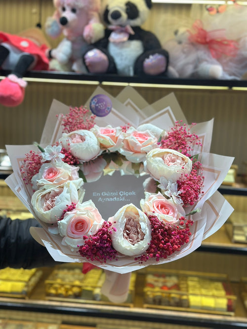 Aynalı Pembe Şakayık ve Gül Buketi – Özel Günler İçin Zarif Tasarım