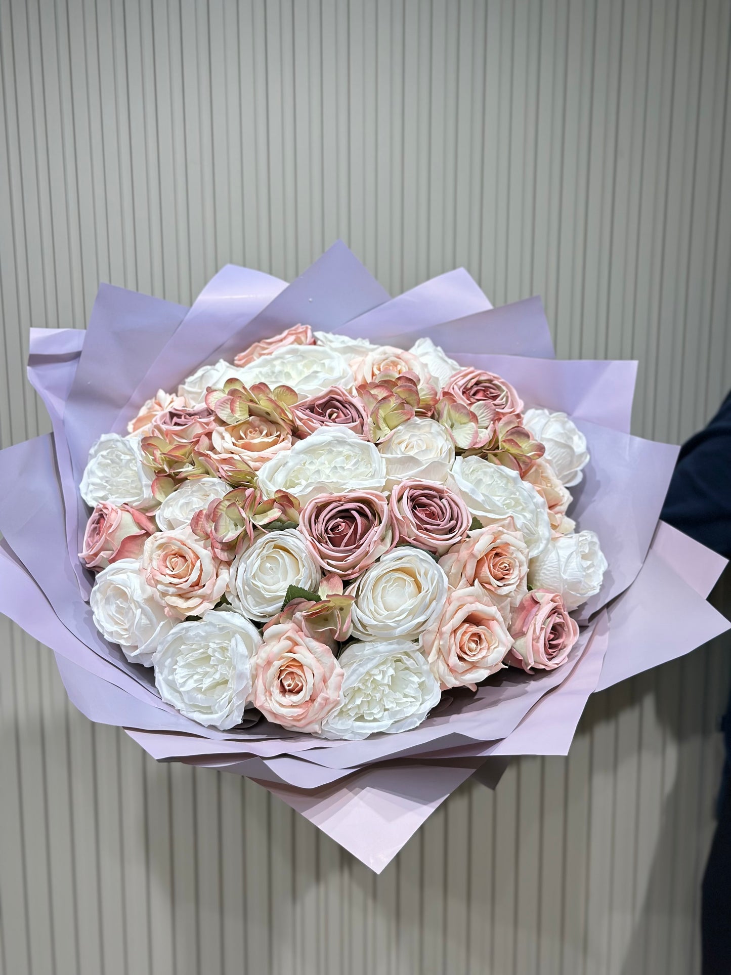 Romantik Düş Buketi 💫 | Somon & Lila Erengül – Şakayık Uyumu