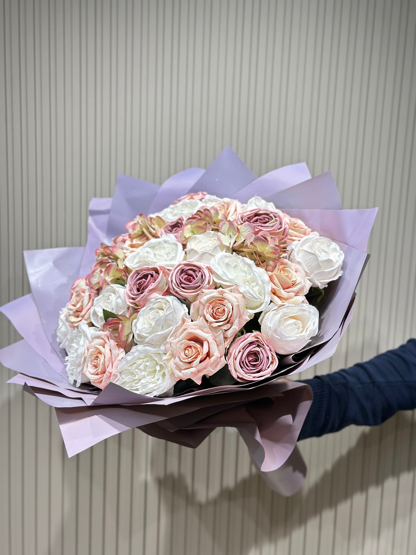 Romantik Düş Buketi 💫 | Somon & Lila Erengül – Şakayık Uyumu