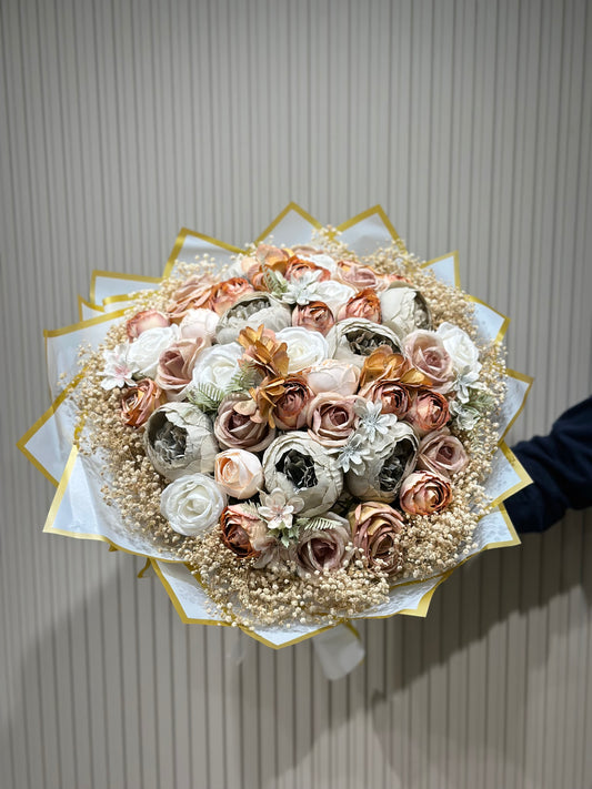 Pastel Elegance Buketi 💞 | Şakayık & Erengül ile Premium Aşk Dokunuşu