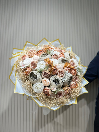 Pastel Elegance Buketi 💞 | Şakayık & Erengül ile Premium Aşk Dokunuşu