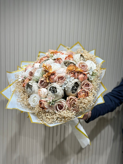 Pastel Elegance Buketi 💞 | Şakayık & Erengül ile Premium Aşk Dokunuşu
