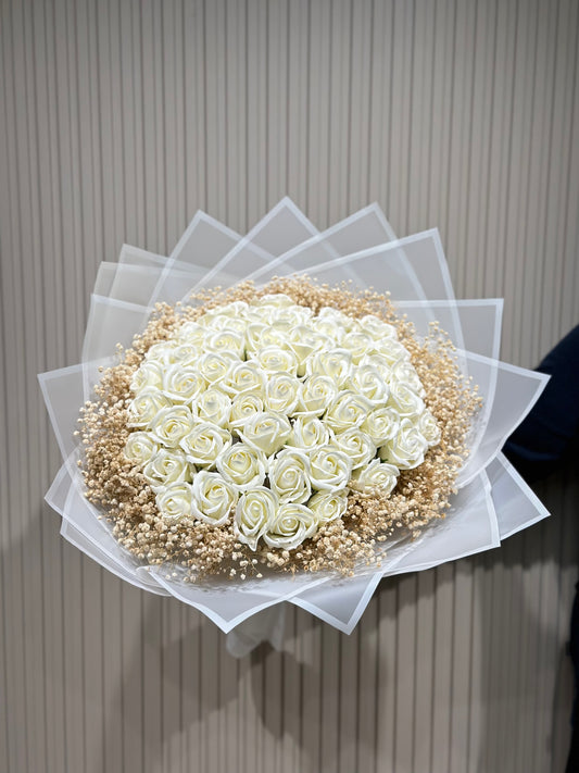 50’li Beyaz Kokulu Sabun Gül Buketi | Zarif ve Kalıcı Hediye Seçeneği 🤍