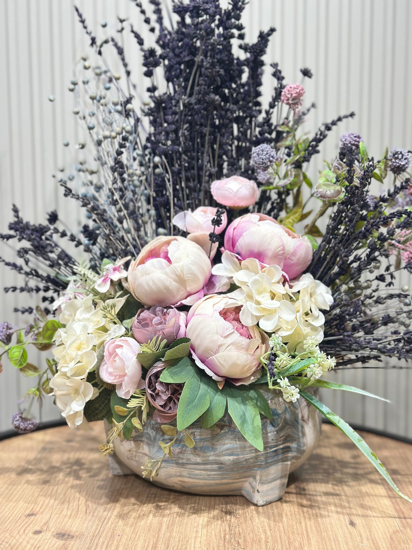Lavanta ve Şakayık Aranjmanı | Seramik Vazoda Premium Yapay Çiçek 💜