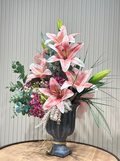 Pembe Lilyum Aranjmanı | Siyah Vazoda Lüks Yapay Çiçek 🌸