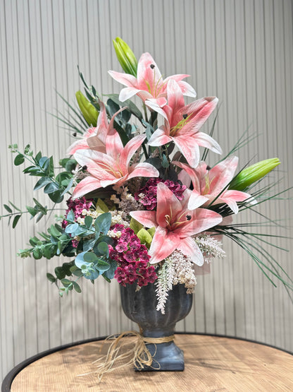 Pembe Lilyum Aranjmanı | Siyah Vazoda Lüks Yapay Çiçek 🌸