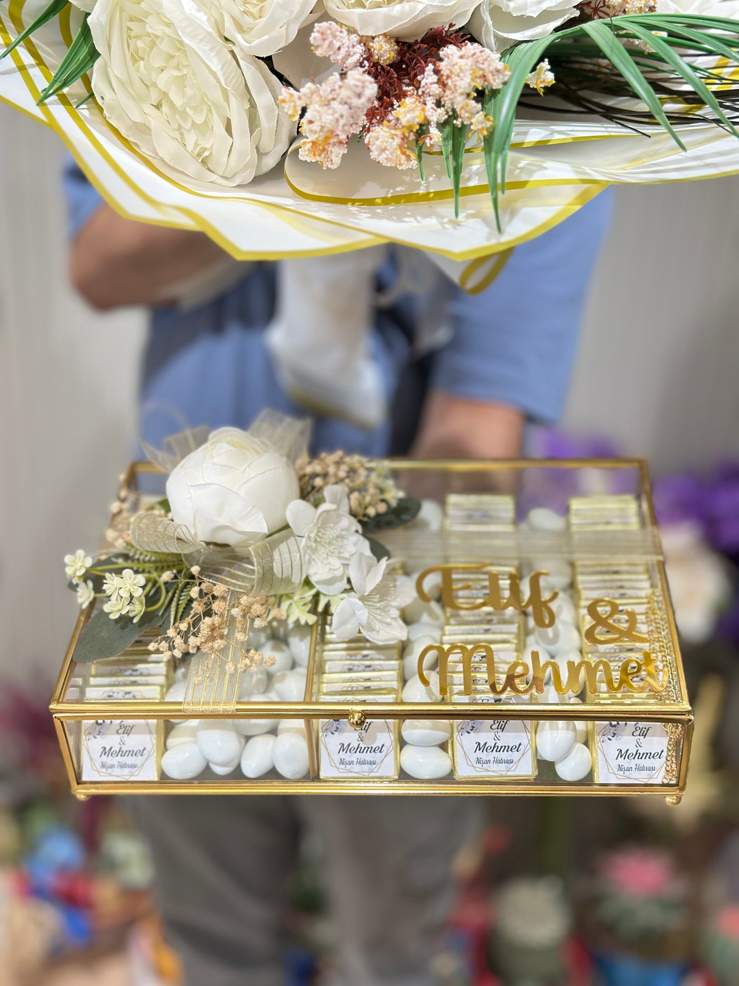 Beyaz Şakayık & Gül Buketi ve Çikolata Seti