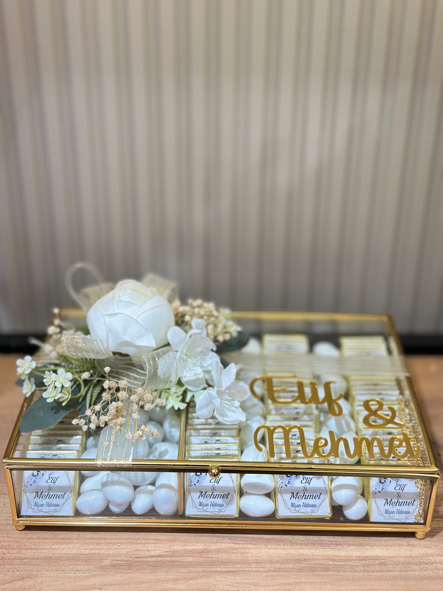 Beyaz Şakayık & Gül Buketi ve Çikolata Seti